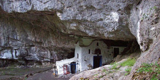 Σκάει από το κακό του