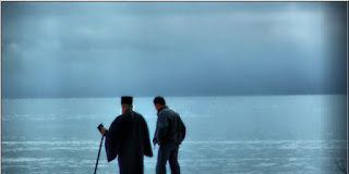 Πολλές φορές, το μόνο που χρειάζεται ο άλλος, είναι να είσαι δίπλα του, προσευχόμενος, σιωπηλά