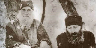 Πρέπει να κάνεις σωστά το σταυρό σου. Όταν δεν τον κάνεις σωστά, τα πονηρά πνεύματα όχι μόνο δεν φεύγουν αλλά γελάνε