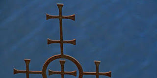 Είναι μακάριος εκείνος που έχει όχι έναν σταυρό αλλά…πέντε