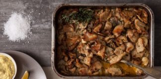 Χοιρινό ψιλοκομμένο στον φούρνο με κρεμμύδια και μουστάρδα