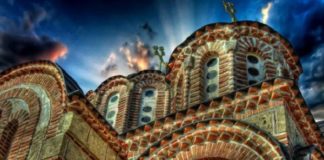 Πρέπει με πολλή επιθυμία να πηγαίνουμε στην Εκκλησία.