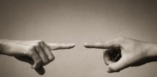 Προσοχή, μην κρίνεις.