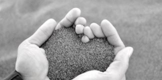 Όποιος αγαπά δεν έχει ποτέ μοναξιά.