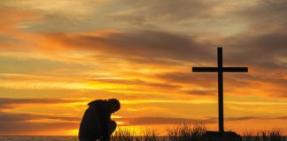 Ο ταπεινός ασχολείται με τον εαυτόν του. Ο υπερήφανος ασχολείται με τους άλλους.