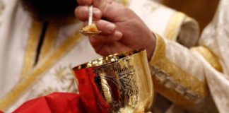 Έτσι πρέπει να κοινωνούμε…