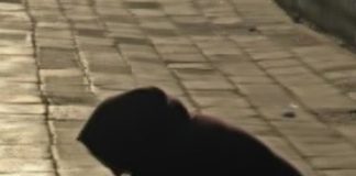 Ένας φτωχός σου ζητεί να τον βοηθήσεις.