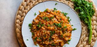 Λαχανόρυζο κοκκινιστό και ελαφρώς λεμονάτο