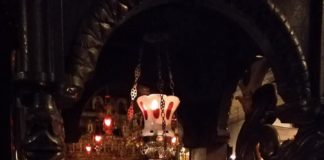 Ξεχωριστό γεγονός στο Ασβεστοχώρι- Άρχισε να κινείται κυκλικά η καντήλα του Αγίου Γεωργίου (ΦΩΤΟ)