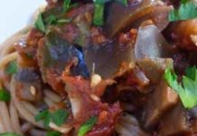 Μακαρόνια με Σάλτσα Μελιτζάνας