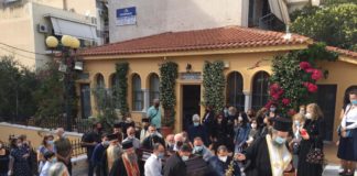 ΠΕΤΡΑΛΩΝΑ ΤΩΡΑ: Σε λαϊκό προσκύνημα το σκήνωμα του π Ανανία Κουστένη (ΦΩΤΟ)