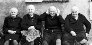 Γιαγιάδες Αγράμματες – Eυλογημένες ψυχές