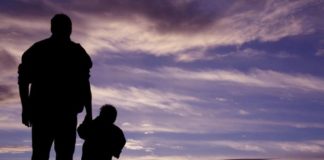 Το παιδί στο πατέρα του