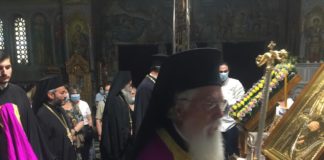 Άγιος Παντελεήμονας ΤΩΡΑ: Χιλιάδες πιστοί στην Εκκλησία για τη μεγάλη γιορτή (ΦΩΤΟ-VIDEO)