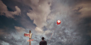 Διηγείται ο άγιος Γέρων παπα-Χαράλαμπος Διονυσιάτης…απαντώντας σε ερώτηση αν ωφελούν οι προσευχές μας τους άλλους…