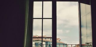 Μην ασχολείσαι με το τι κάνουν οι άλλοι. Πρόσεξε τον εαυτό σου