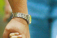 Ολοσχερώς εξοφλημένο με ένα ποτήρι γάλα