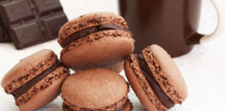 Μακαρόν με σοκολάτα