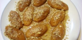 Μελομακάρονα με καρύδι και μέλι στη ζύμη