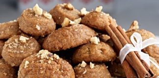 Μελομακάρονα γεμιστά με καρύδια και σοκολάτα