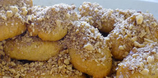 Μελομακάρονα γεμιστά με καρύδι