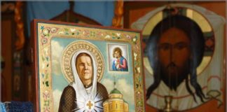 «Μαμά, πέταξε έξω αυτό πού έχεις στην τσέπη σου. Μη με βασανίζεις»!