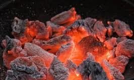 Όταν η σόμπα είναι ζεστή και πυρακτωμένη από τα ξύλα που καίγονται, δεν μπορεί κάποιος να την κλέψει