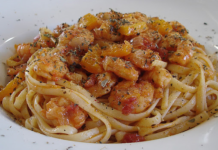 Γαριδομακαρονάδα με λιγκουίνι γρήγορη και πανεύκολη