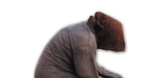 Μια φτωχιά χήρα, που επαιτούσε από σπίτι σε σπίτι, χτύπησε κάποτε και την πόρτα ενός πολύ πλουσίου