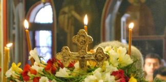 Η Κυριακή της Σταυροπροσκυνήσεως