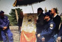 ΑΓΙΟΝ ΟΡΟΣ – ΤΩΡΑ: Η λιτανεία της θαυματουργής εικόνας της Παναγίας «Άξιόν Εστίν» στις Καρυές Λιτανεία της θαυματουργής εικόνας της Παναγίας «Άξιόν Εστίν» στις Καρυές