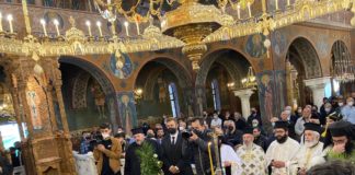 Εκκλησία και λαός υποδέχτηκαν τον Μακαριστό Μητροπολίτη Δράμας Παύλο Κηδεία Μητροπολίτη Δράμας Παύλου