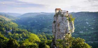 Η προσευχή όταν συνδυάζεται με μετάνοια και πίστη αναζωογονεί τη ψυχή