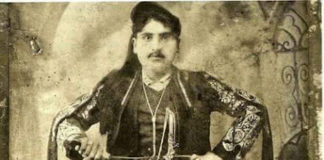 Σπάνια φωτογραφία με τον πατέρα του Αγίου Παϊσίου, Πρόδρομο Εζνεπiδη