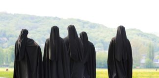 Άγιο Όρος: Ξαφνικά είδα έναν μοναχό να αναδύεται από την θάλασσα