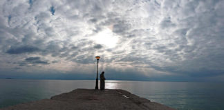 Μη σκέπτεσαι πως έχεις ακόμα πολλά χρόνια ζωής. Όχι!