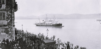 Παλιά, όταν βγαίναμε λιτανεία, ο κόσμος έκανε τον σταυρό του. Τώρα έχει ένα κινητό και μας βγάζει βίντεο