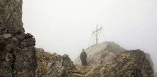 Ο αγράμματος παπάς και ο άθεος φοιτητής