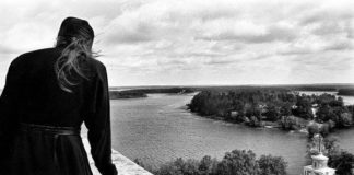 Όσο ό άνθρωπος βρίσκεται μακριά άπό τόν Θεό, είναι ”εκτός εαυτού”