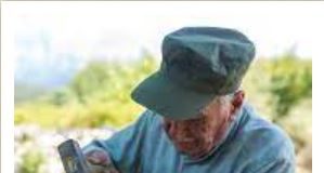 Όπως χτυπάει κανείς με ένα σφυράκι ένα μάρμαρο, μια πέτρα και σπάει τελικά, έτσι γίνεται και με την προσευχή