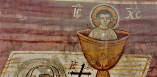 Η δουλειά του παπά είναι να διαβάζει ονόματα, χιλιάδες ονόματα, ειδικά των κεκοιμημένων