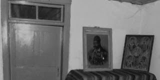 Τα εικονίσματα στη θέση τους…