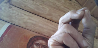 Ο άνθρωπος αρχίζει να ενεργεί μέσα του το μυστήριο της θεώσεώς του από την πρώτη στιγμή που θα αρχίσει εν μετανοία να στρέφεται στο Θεό