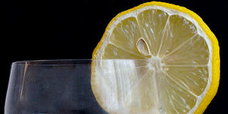 Νερό με λεμόνι: Απόλυτος σύμμαχος για την υγεία