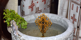 Το νερό της αγάπης! … δεν χωρούν στο ίδιο μπουκάλι το νερό του Θεού και το νερό του διαβόλου…