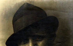 «Καταντήσαμε να μην έχουμε απάνω μας τίποτα ελληνικό, από το σώμα μας ίσαμε το πνεύμα μας..»