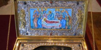 Τί είναι αυτό το κόκκαλο παπά μου; Πάρτο από δω και τράβα σπίτι σου