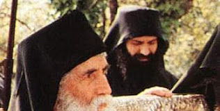 Ευλογημένε, η Παναγία δεν κουράζει. Ξεκουράζει !