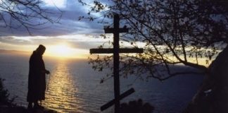 Εάν δυσκολευτείς από τον δαιμονικό πόλεμο, εφάρμοσε έναν άλλον τρόπο προσευχής ανώτερο από το ” ελέησόν με”