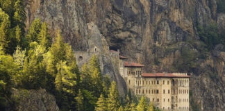 Ένας Επίσκοπος που έγινε εργάτης οικοδομών